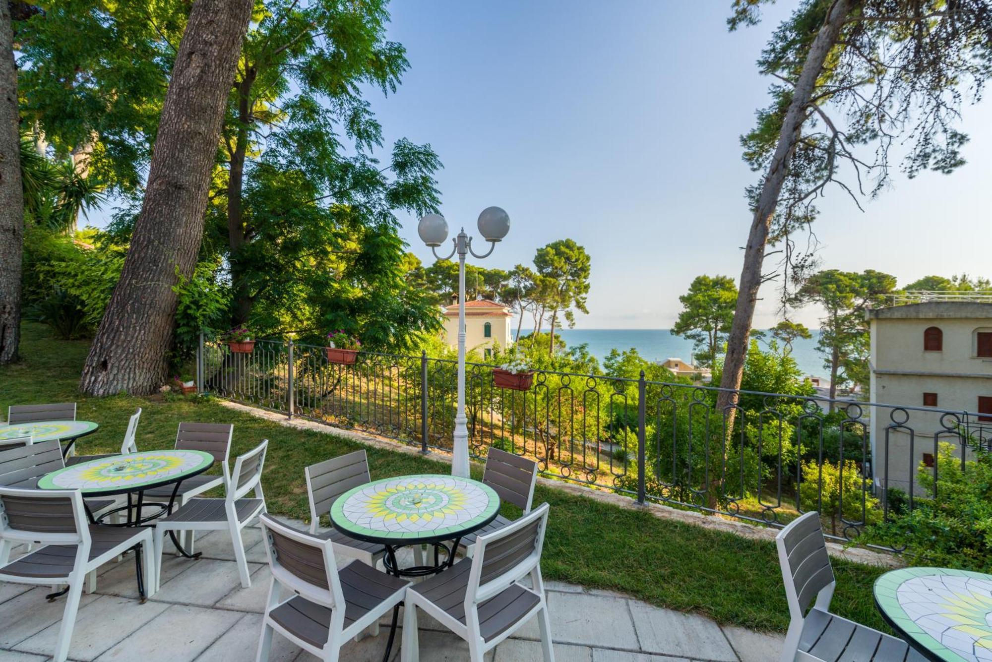 Park Hotel Villa Maria Сан Менайо Екстериор снимка